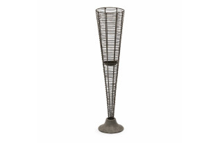 IJzeren mand op puntvorm – 63 cm hoog, 12 cm breed