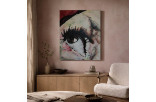 Sfeerimpressie van Eye Spy van Carol Thomas tegen een wand in Shabby Pink met accenten in Namibian Sand