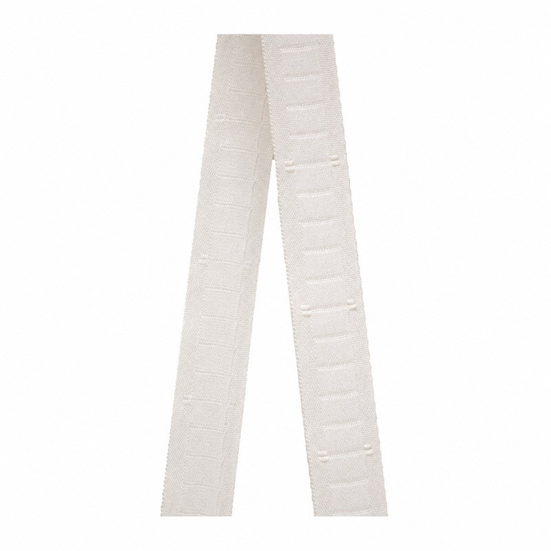 White pleat tape for flat pleats – 25 mm wide – markings every 5 cm White pleat tape for flat pleats – 25 mm wide – markings every 5 cm