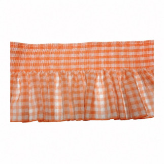 Coupon ruche van voile met oranje-witte ruitjes en fijne plooien, 25 cm hoog en 135 cm breed.