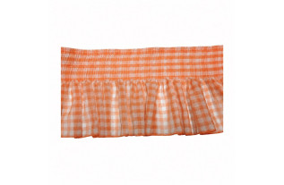 Coupon ruche van voile met oranje-witte ruitjes en fijne plooien, 25 cm hoog en 135 cm breed.