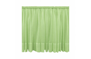 Lichtgroen voile gordijn met afgewerkte kop en zoom, 95 cm hoog en 10,10 meter breed.