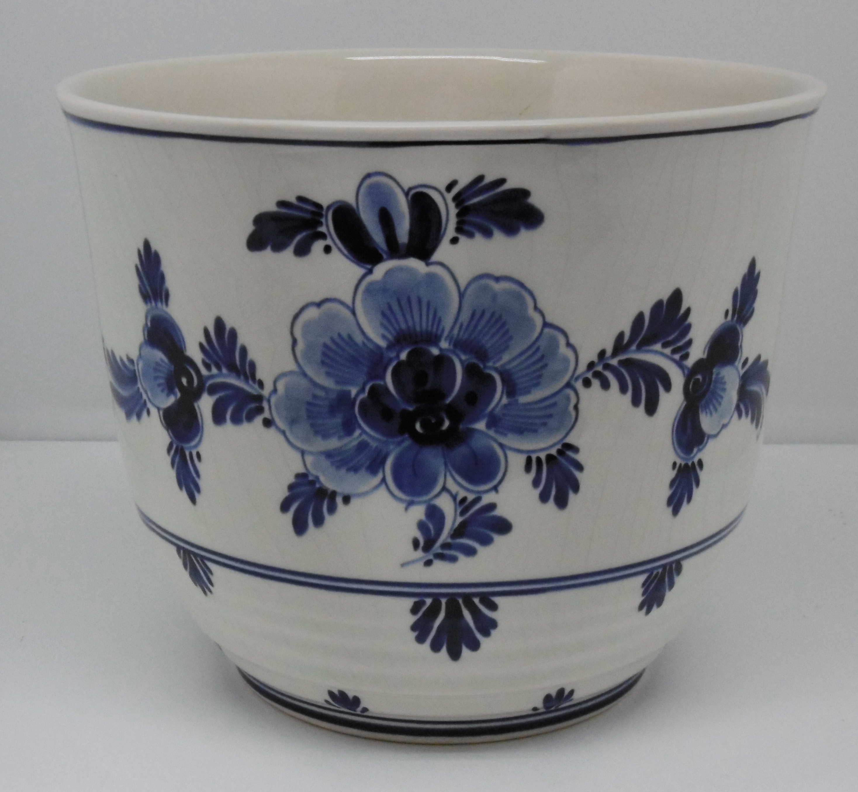 Handmade Flower Pot – Timeless Elegance in Blue & White