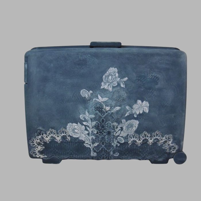 Painted suitcase in the color Verdure Blue