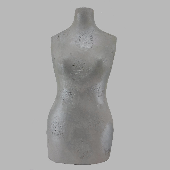 Torso in zilver en Mystery Grey met skeletblad