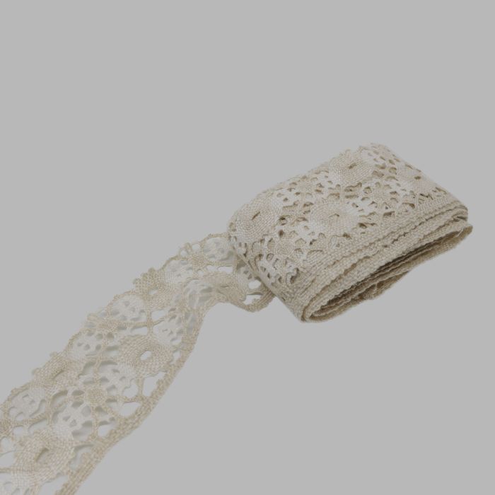 Lace color white and beige width 80 mm length 7 m