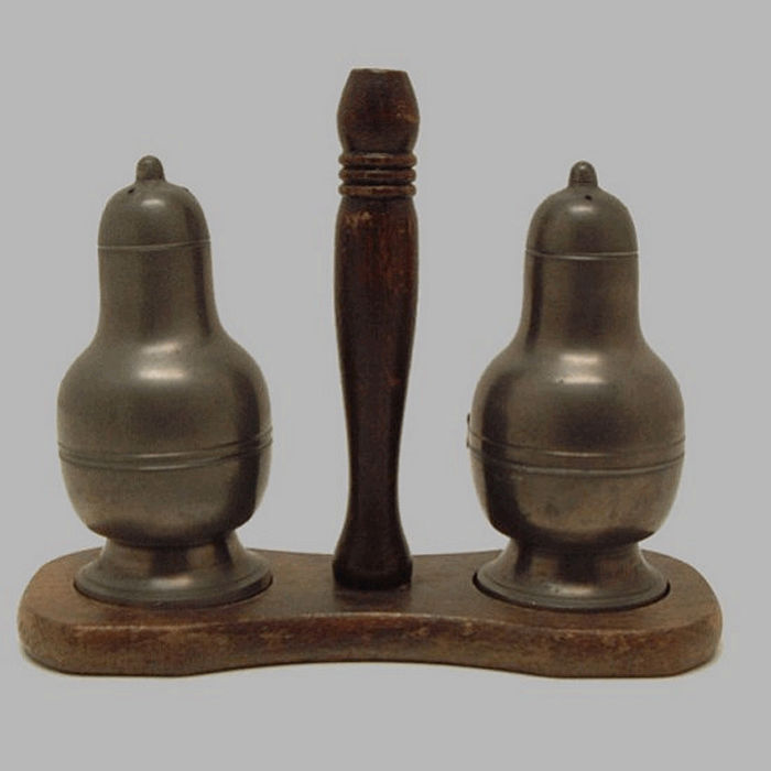 Tin pepper and salt set