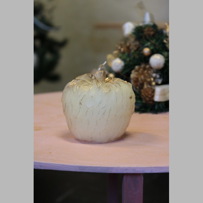 Candle in shape of apple color cream gold 7 cm