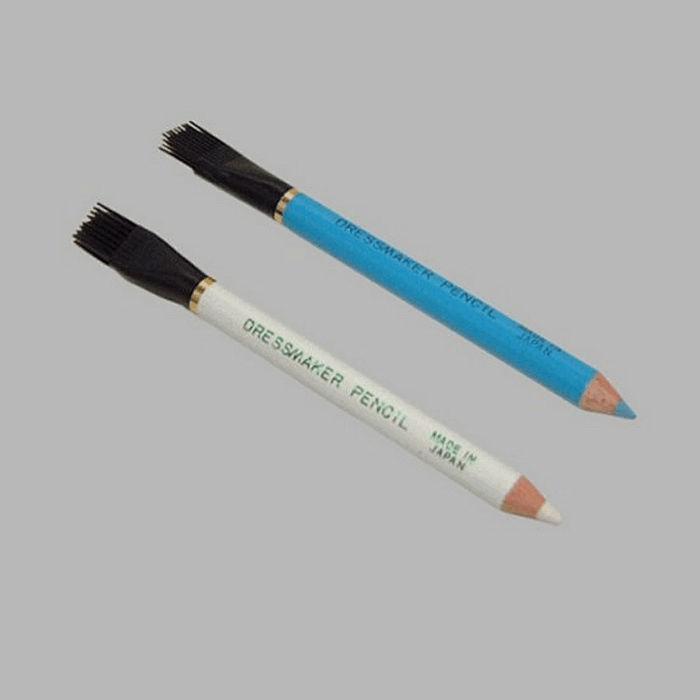 crayon pour les patrons de vêtements couleurs blanc et bleu