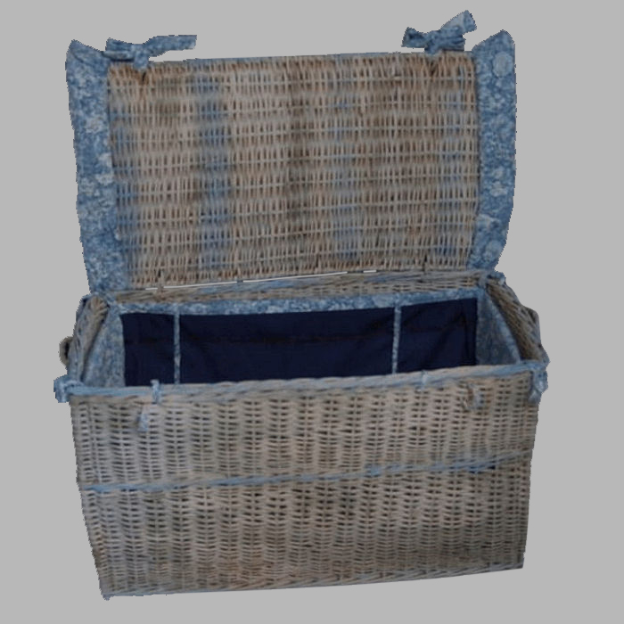 Basket with lid