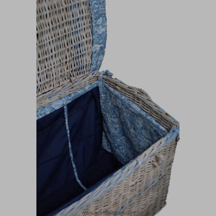 Basket with lid