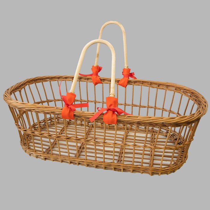 Wicker basket with handles and red decoration 